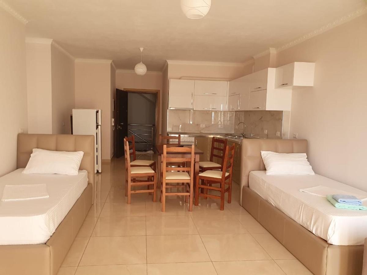 Xhulio Apartments Sarande Exterior photo