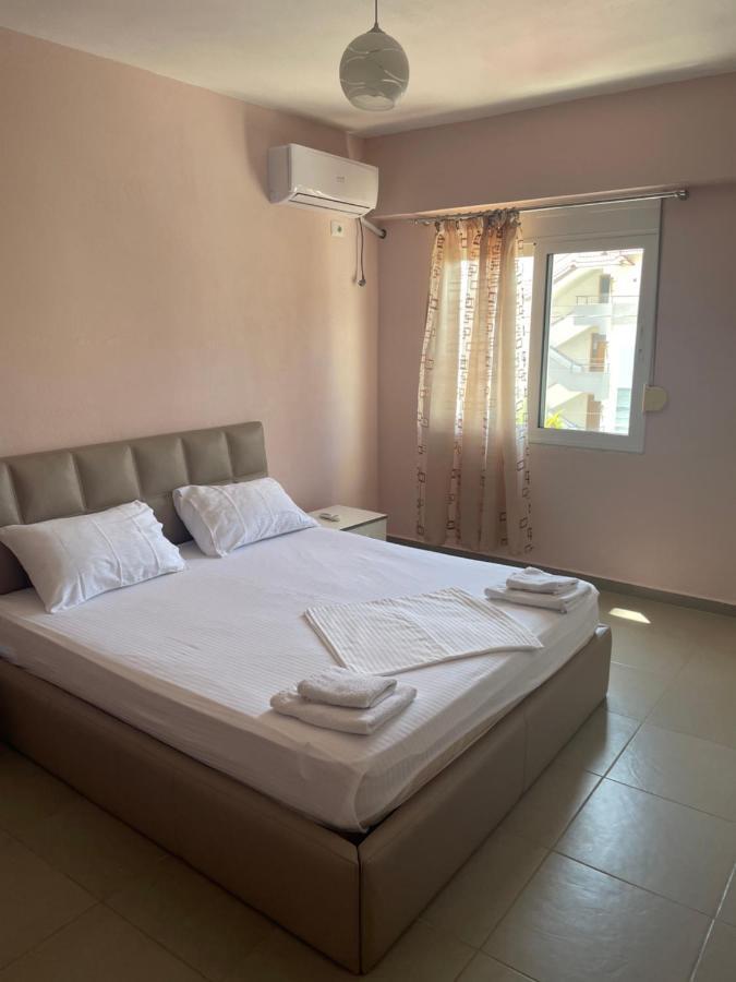 Xhulio Apartments Sarande Exterior photo