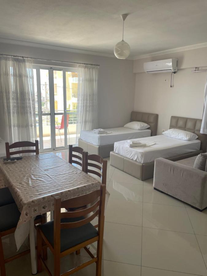 Xhulio Apartments Sarande Exterior photo